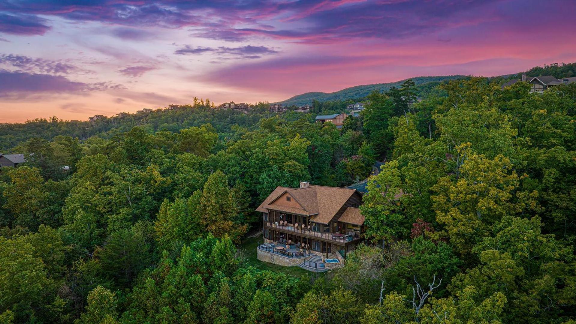 Five Bears Mountain View Lodge سيفيرفيل المظهر الخارجي الصورة