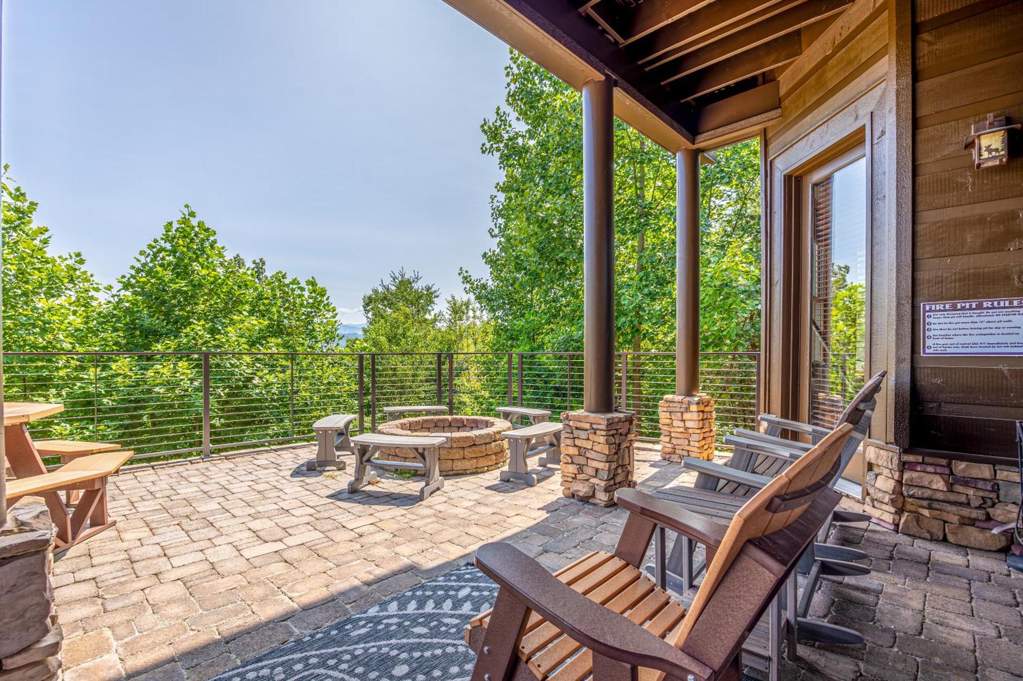 Five Bears Mountain View Lodge سيفيرفيل المظهر الخارجي الصورة