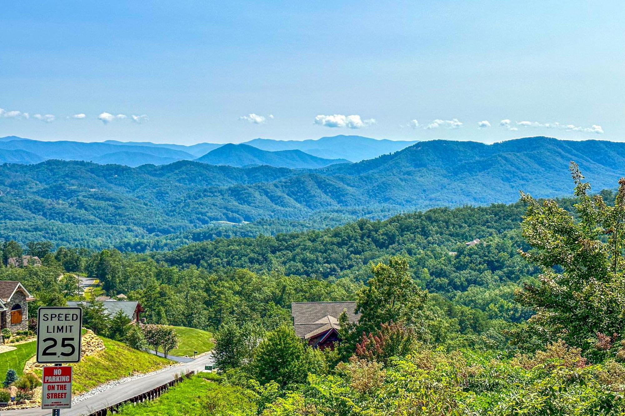 Five Bears Mountain View Lodge سيفيرفيل المظهر الخارجي الصورة