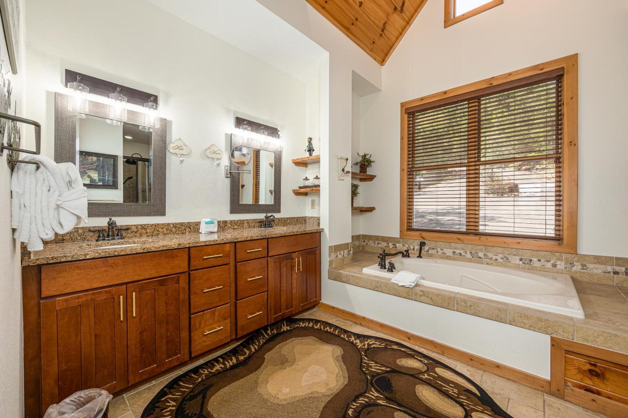 Five Bears Mountain View Lodge سيفيرفيل المظهر الخارجي الصورة