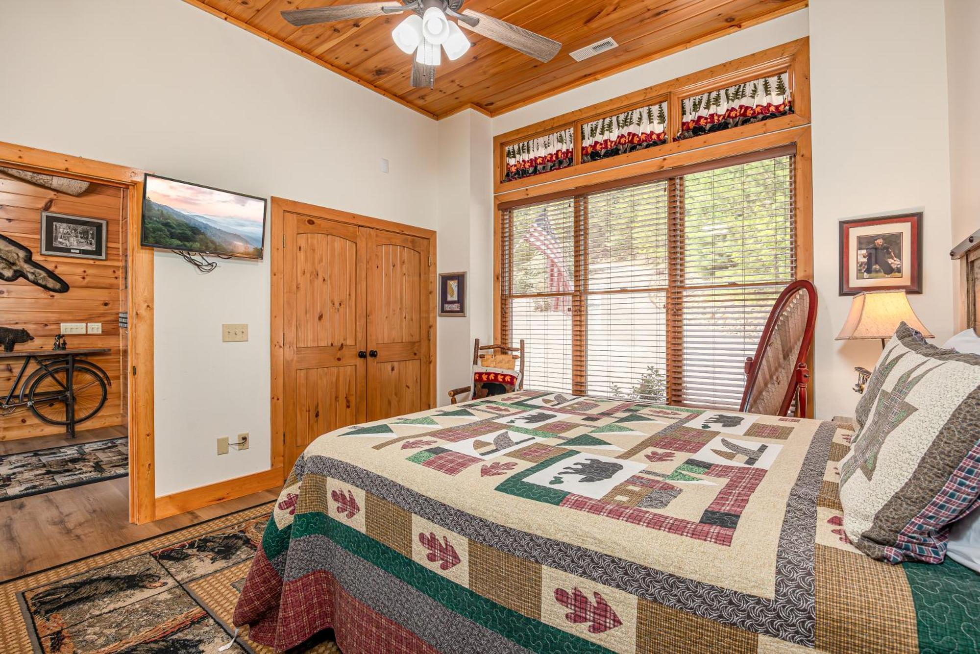 Five Bears Mountain View Lodge سيفيرفيل المظهر الخارجي الصورة