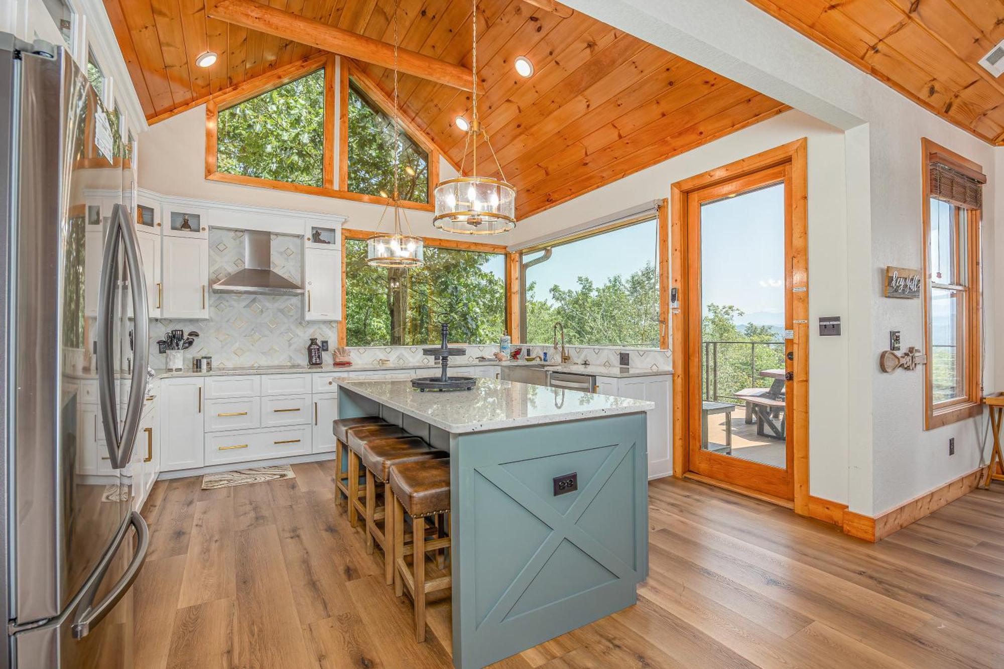Five Bears Mountain View Lodge سيفيرفيل المظهر الخارجي الصورة