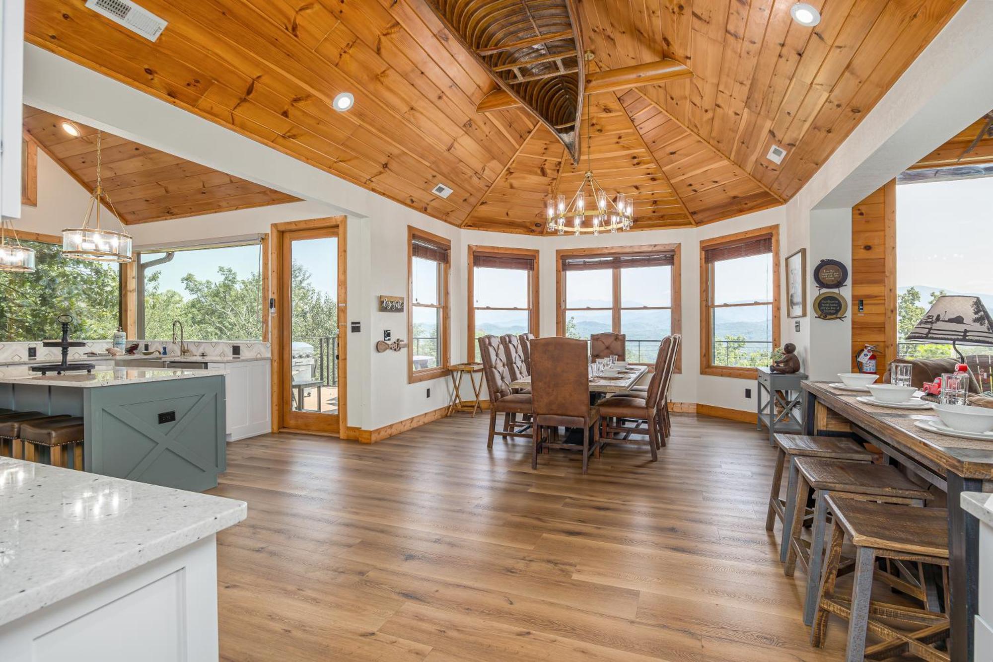 Five Bears Mountain View Lodge سيفيرفيل المظهر الخارجي الصورة