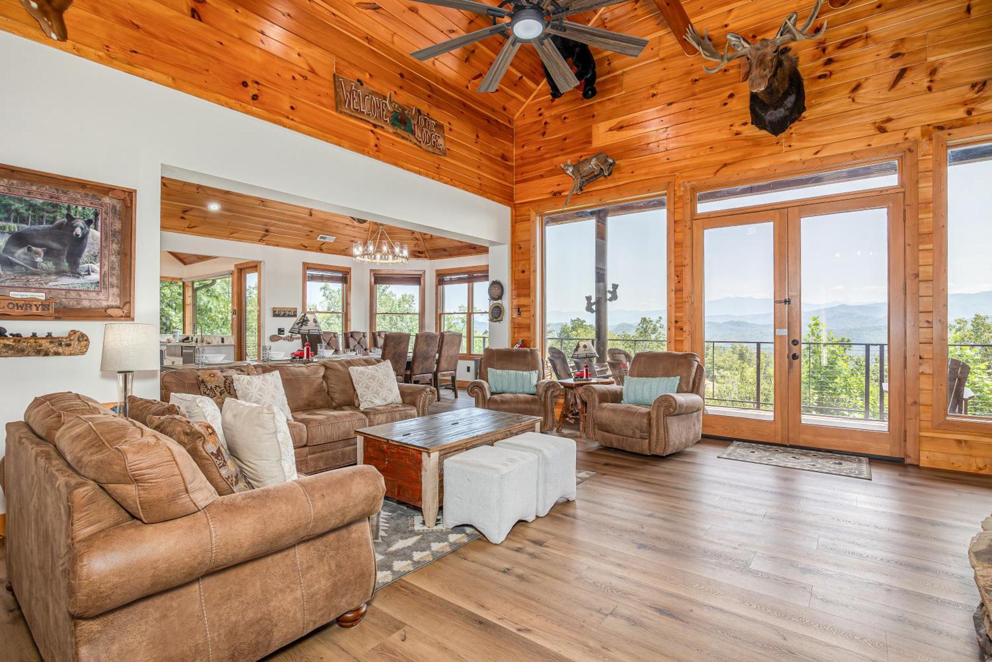 Five Bears Mountain View Lodge سيفيرفيل المظهر الخارجي الصورة